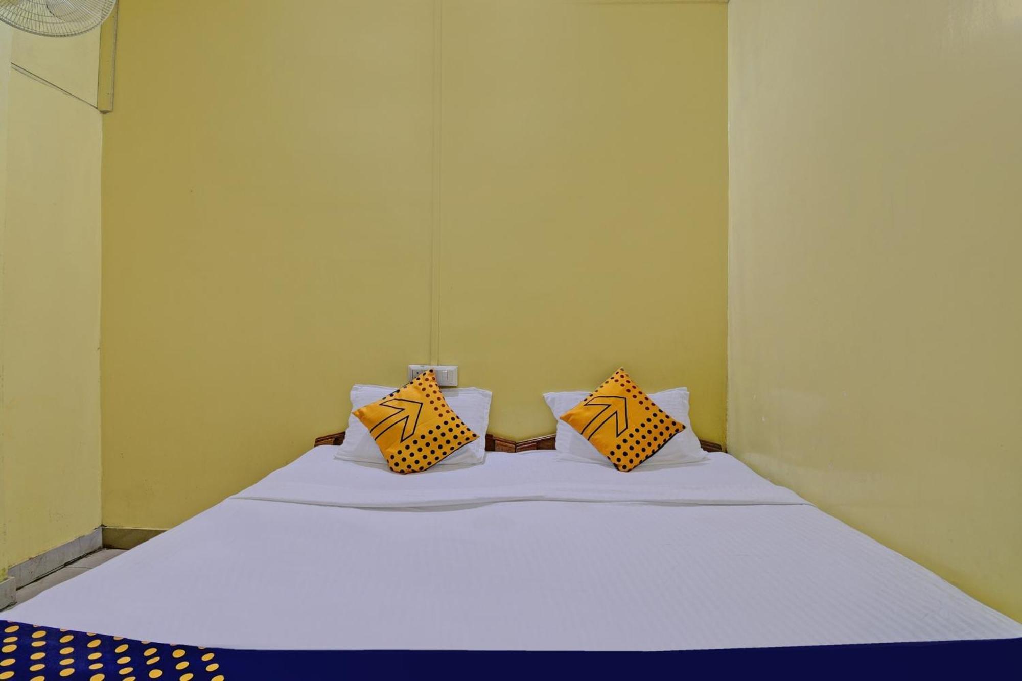 Dispur Oyo Flagship Thank You Lodge Nac מראה חיצוני תמונה